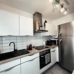 Apartment Le Cocon Blanc -t2 Cosy Avec Parking Prive & Balcon - Gare, Nouvelle