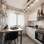 Apartment Le Cocon Blanc -t2 Cosy Avec Parking Prive & Balcon - Gare, Nouvelle *