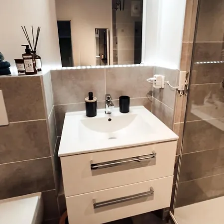 Apartmán Le Cocon Blanc -t2 Cosy Avec Parking Prive & Balcon - Gare, Nouvelle