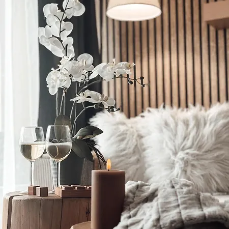 Le Cocon Blanc -t2 Cosy Avec Parking Prive & Balcon - Gare, Nouvelle *