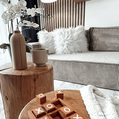 Le Cocon Blanc -t2 Cosy Avec Parking Prive & Balcon - Gare, Nouvelle