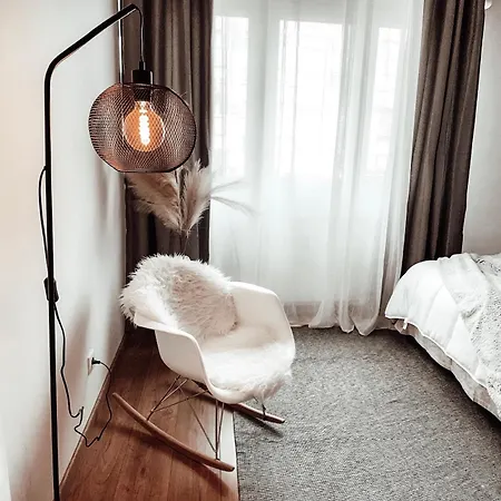 Le Cocon Blanc -t2 Cosy Avec Parking Prive & Balcon - Gare, Nouvelle * מץ