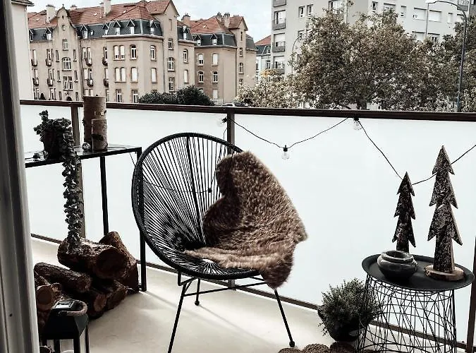 Le Cocon Blanc -t2 Cosy Avec Parking Prive & Balcon - Gare, Nouvelle *