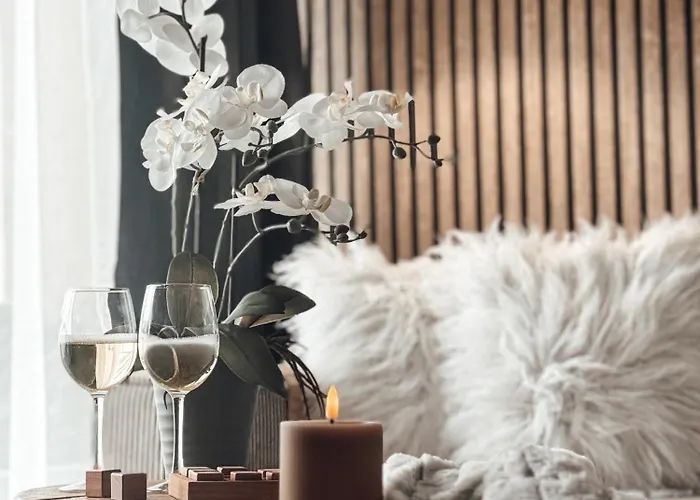 Le Cocon Blanc -t2 Cosy Avec Parking Prive & Balcon - Gare, Nouvelle *